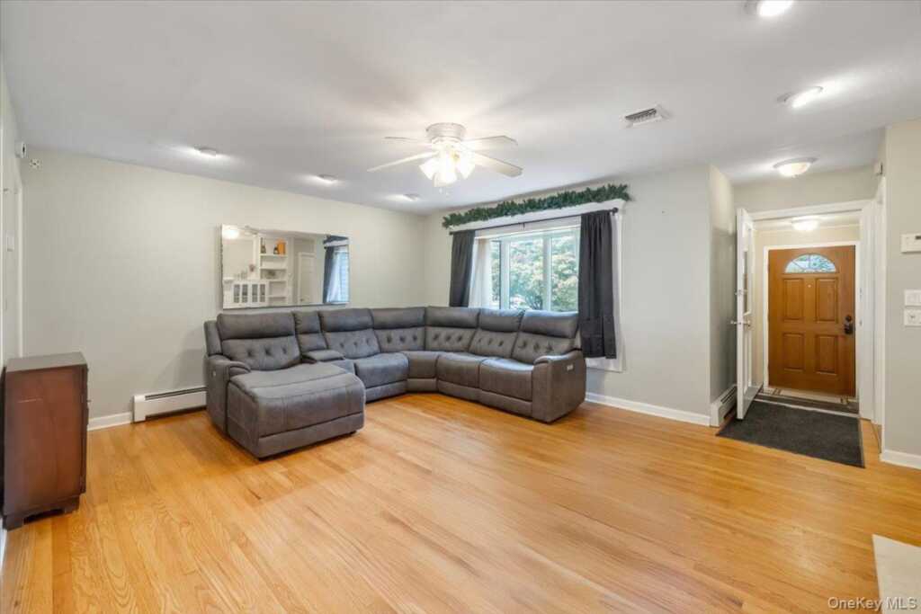 21 Van Orden Avenue, Suffern, NY 10901 - Photo 5 of 30