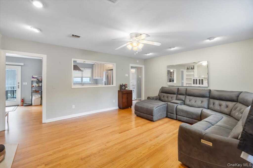 21 Van Orden Avenue, Suffern, NY 10901 - Photo 6 of 30