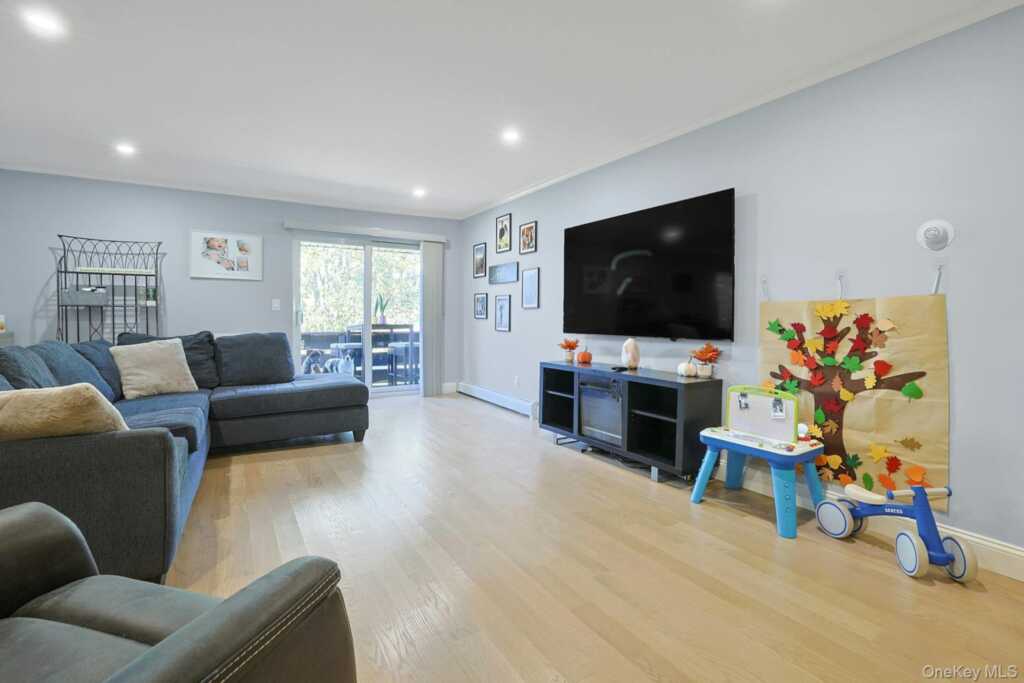 153 Sierra Vista Lane, Valley Cottage, NY 10989 - Photo 14 of 37