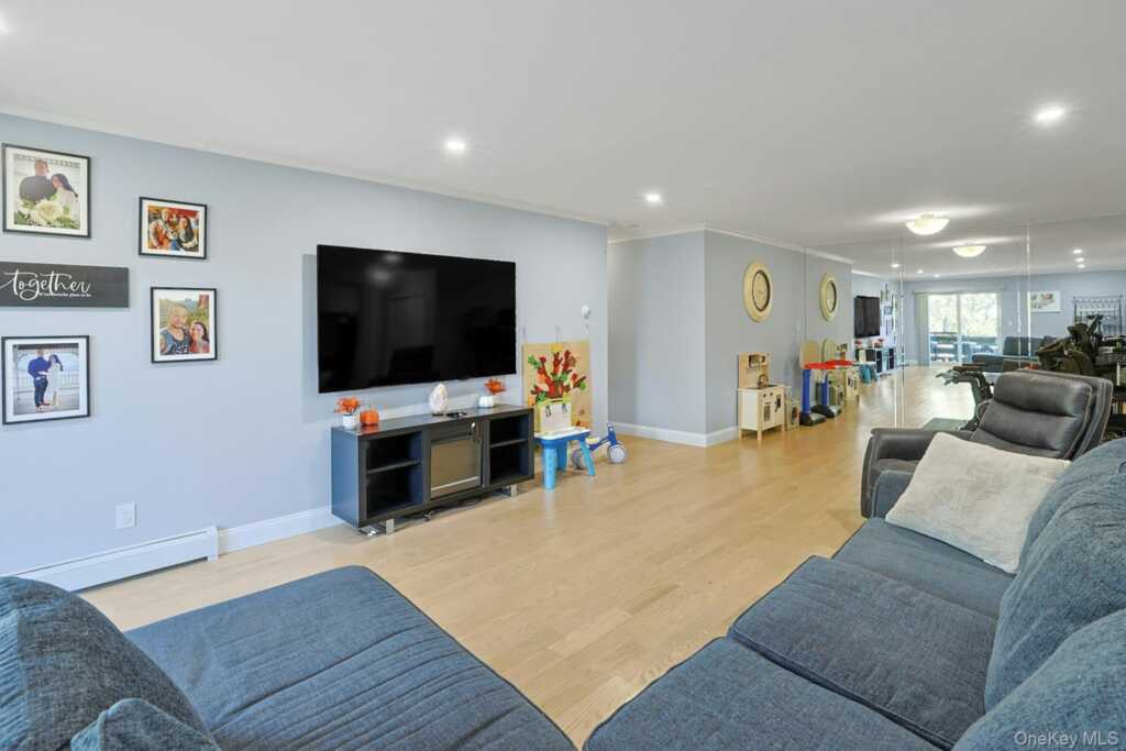 153 Sierra Vista Lane, Valley Cottage, NY 10989 - Photo 15 of 37