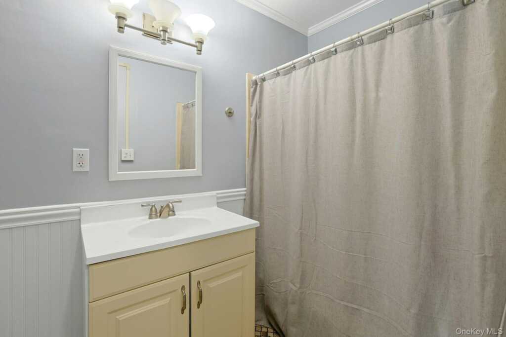 153 Sierra Vista Lane, Valley Cottage, NY 10989 - Photo 17 of 37