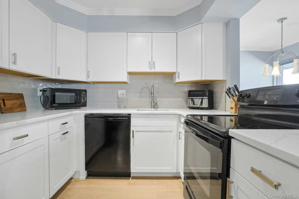 153 Sierra Vista Lane, Valley Cottage, NY 10989 - Photo 6 of 37