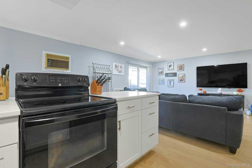 153 Sierra Vista Lane, Valley Cottage, NY 10989 - Photo 8 of 37