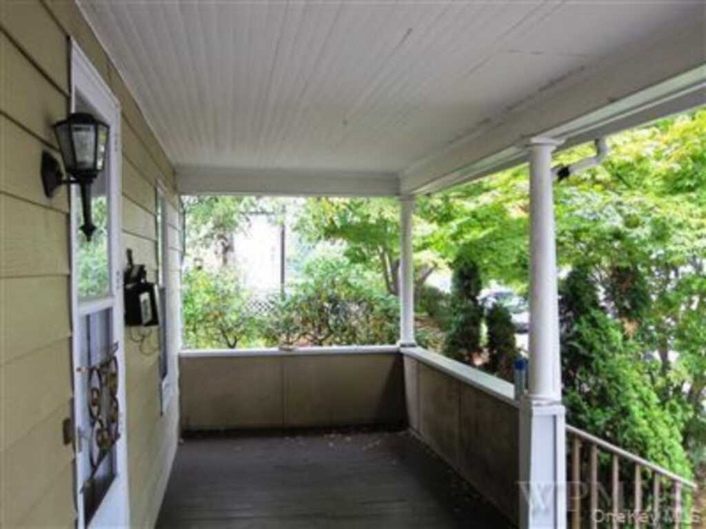 518 Locust Avenue, Rye, NY 10573 - Photo 3 of 5