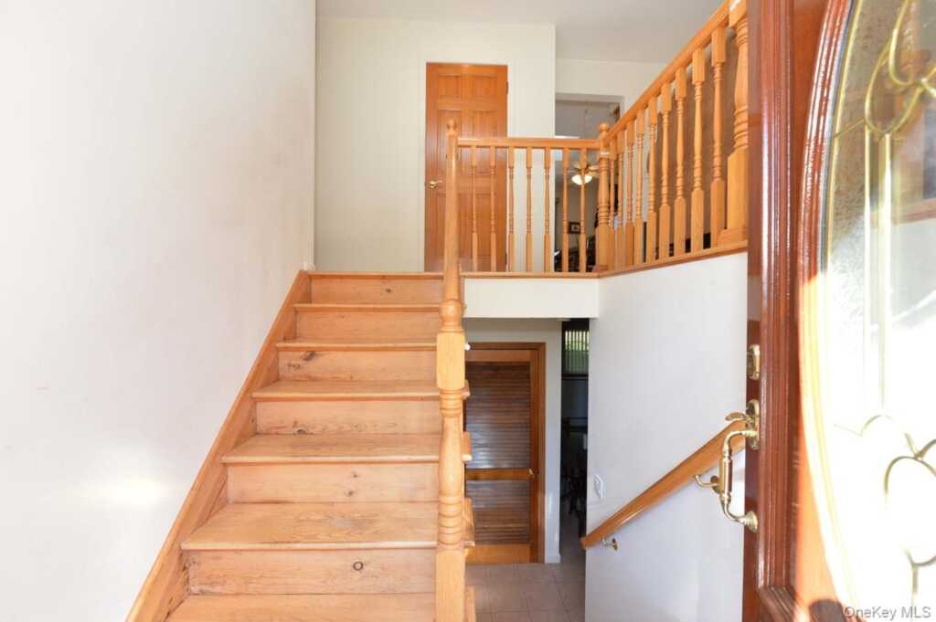 13 Park Terrace, Valley Cottage, NY 10989 - Photo 4 of 31