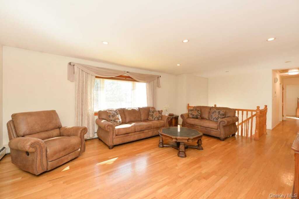 13 Park Terrace, Valley Cottage, NY 10989 - Photo 6 of 31