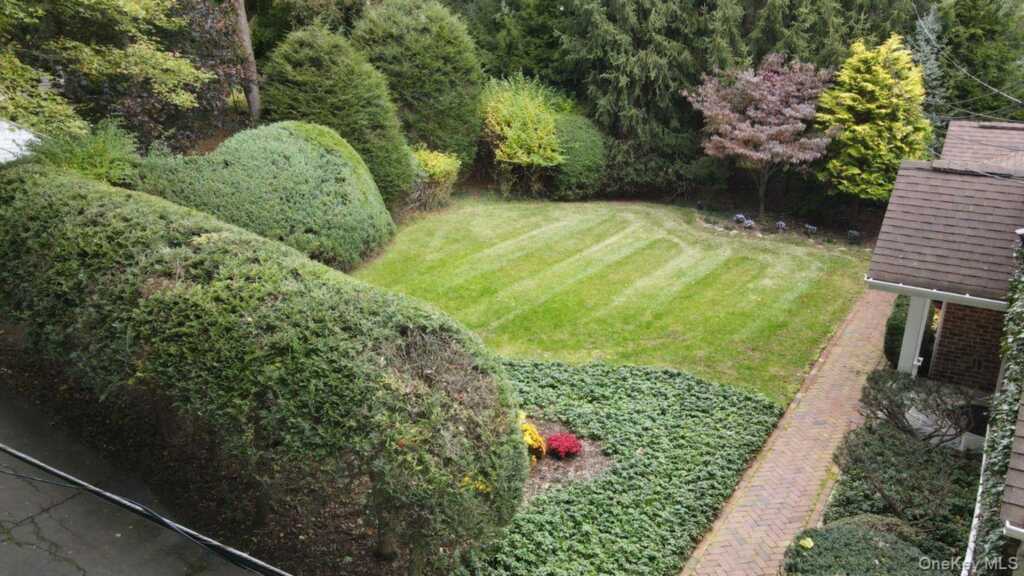 395 Little Tor Road, New City, NY 10956 - Photo 5 of 28