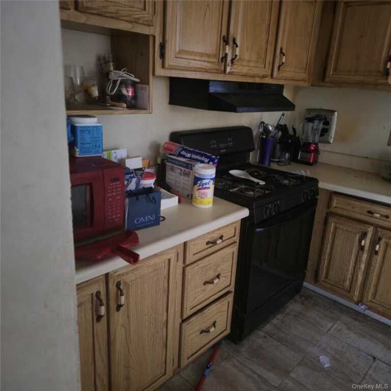 73 Lonergan Drive, Suffern, NY 10901 - Photo 13 of 34