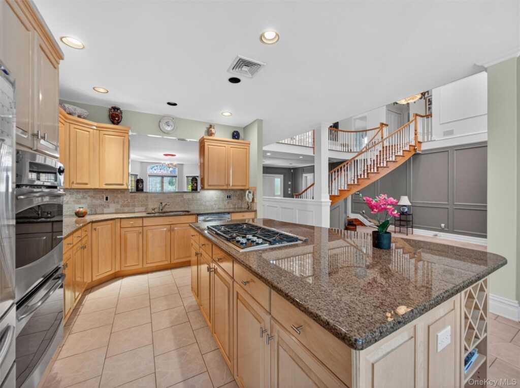 3 Cutler Court, Suffern, NY 10901 - Photo 8 of 47