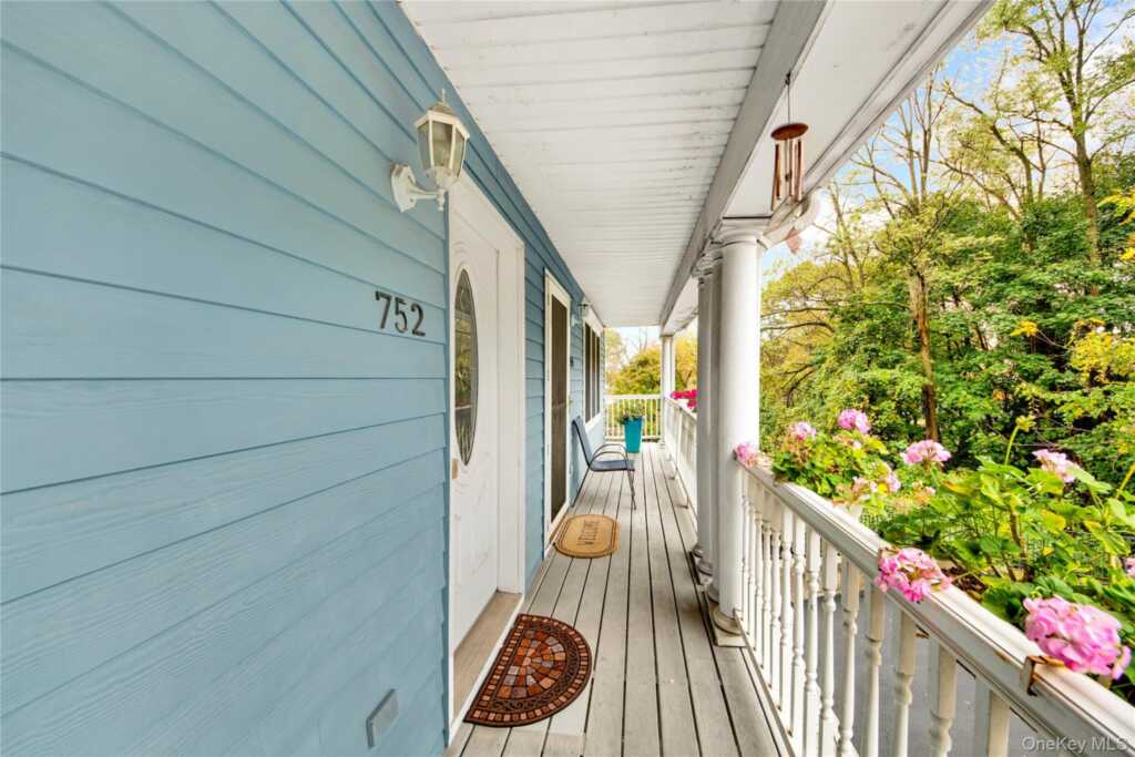 752 Pelham Road, Unit #4, New Rochelle, NY 10805 - Photo 3 of 27