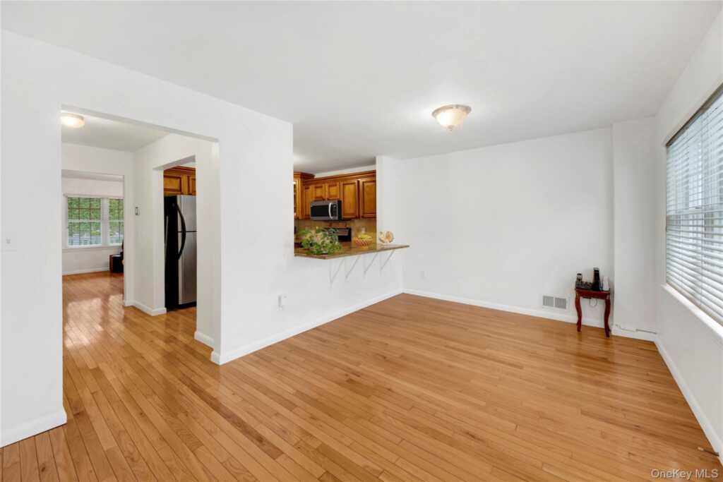 752 Pelham Road, Unit #4, New Rochelle, NY 10805 - Photo 5 of 27