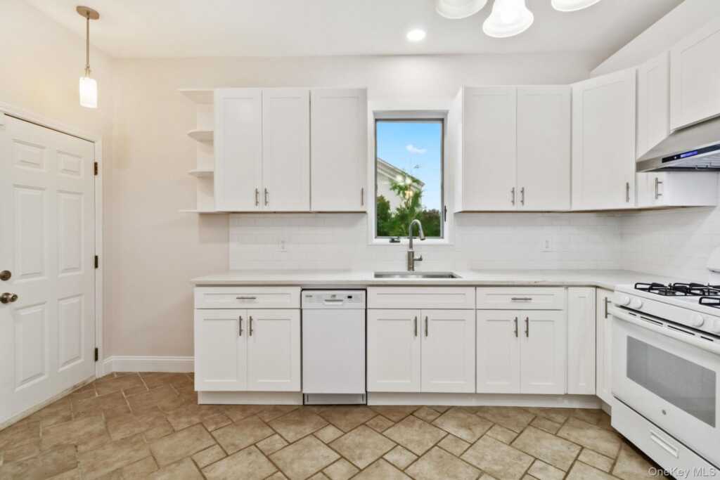 13 Hanford Street, Unit #1, New Rochelle, NY 10805 - Photo 4 of 19