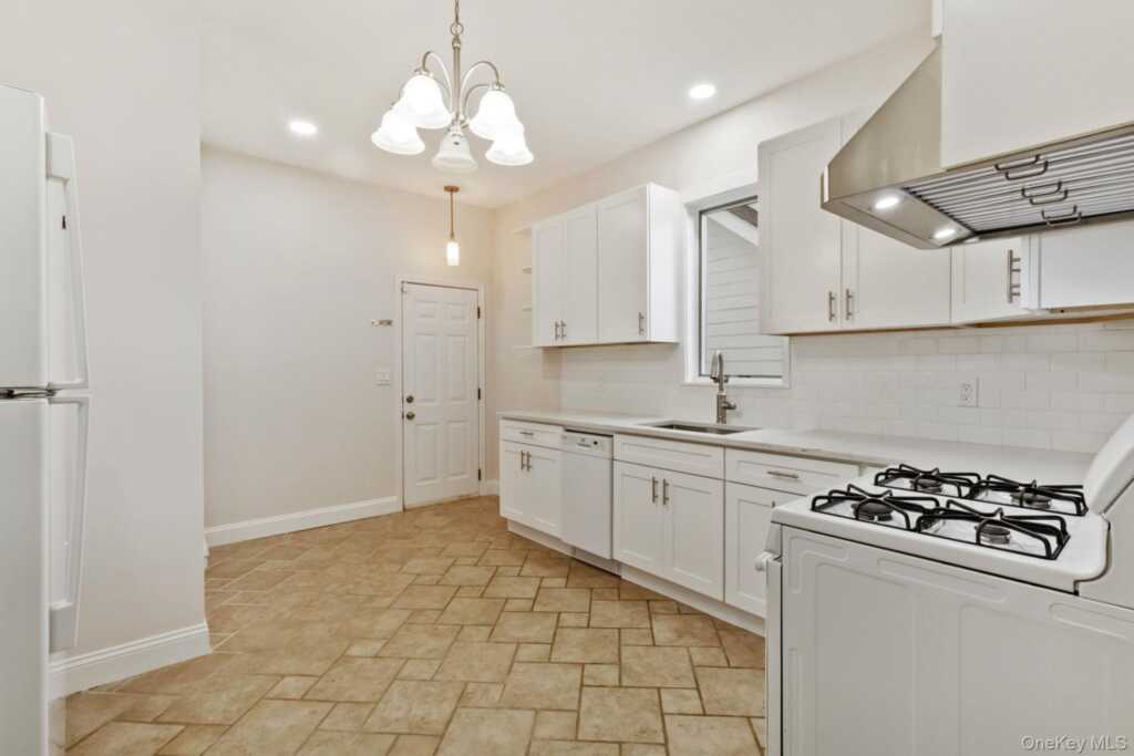 13 Hanford Street, Unit #1, New Rochelle, NY 10805 - Photo 5 of 19