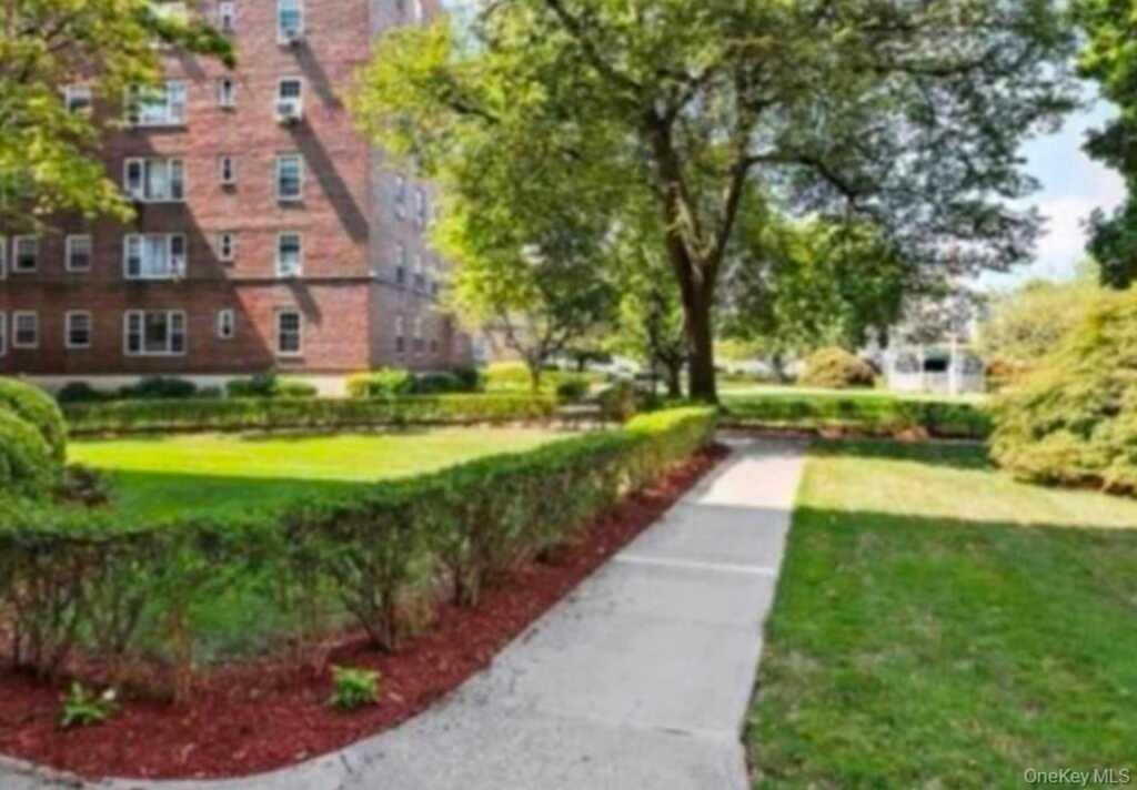 210 Pelham Road, Unit #5P, New Rochelle, NY 10805 - Photo 16 of 18