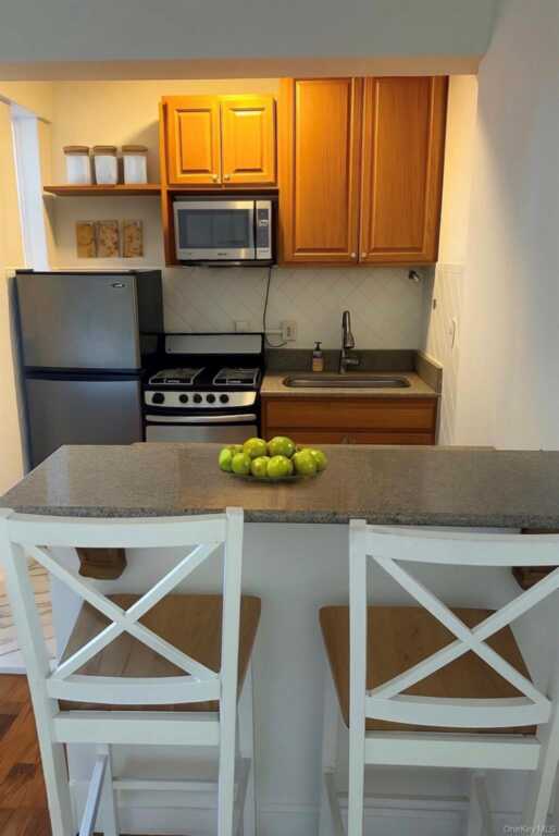210 Pelham Road, Unit #5P, New Rochelle, NY 10805 - Photo 2 of 18