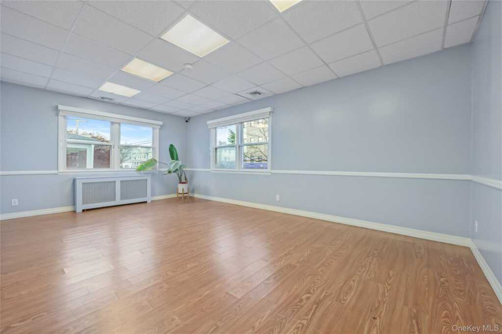 108 Van Guilder Avenue, New Rochelle, NY 10801 - Photo 6 of 41