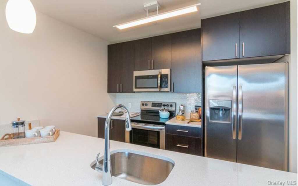 1 Dekalb Avenue, Unit #406, White Plains, NY 10605