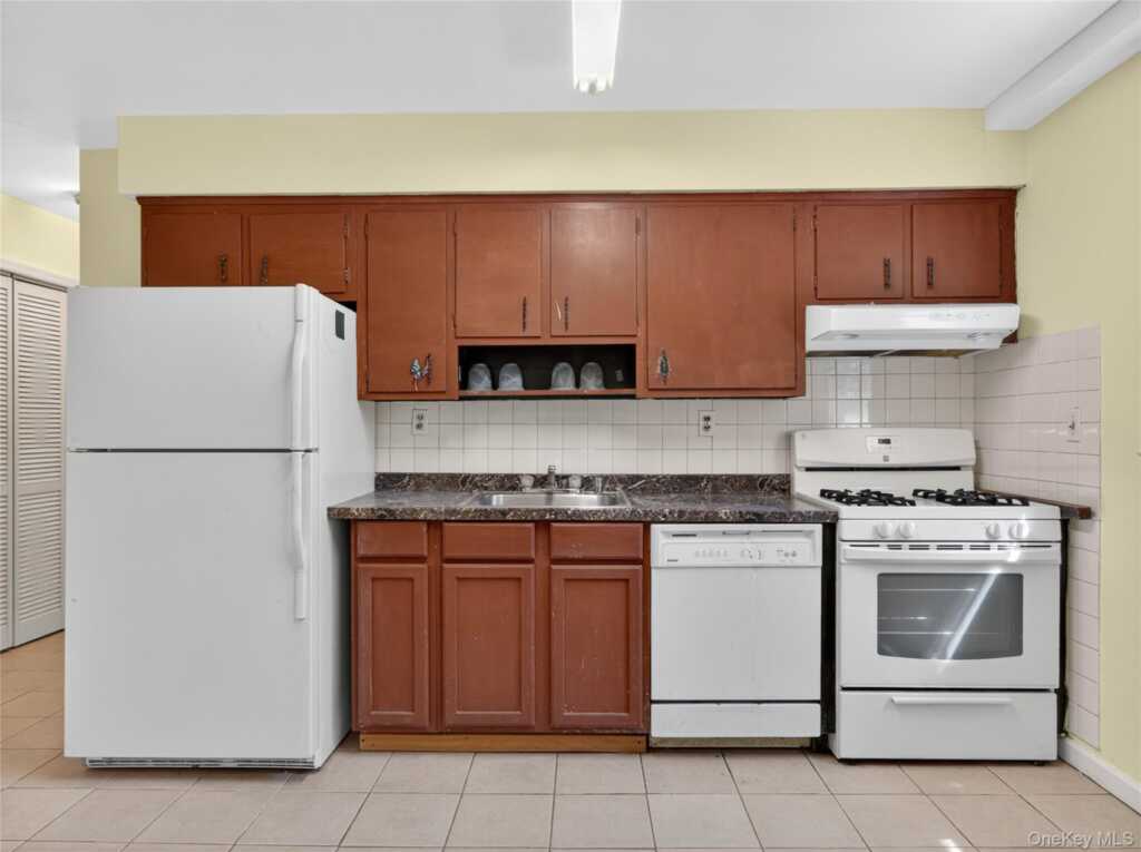 37 Carnation Drive, Nanuet, NY 10954 - Photo 29 of 38