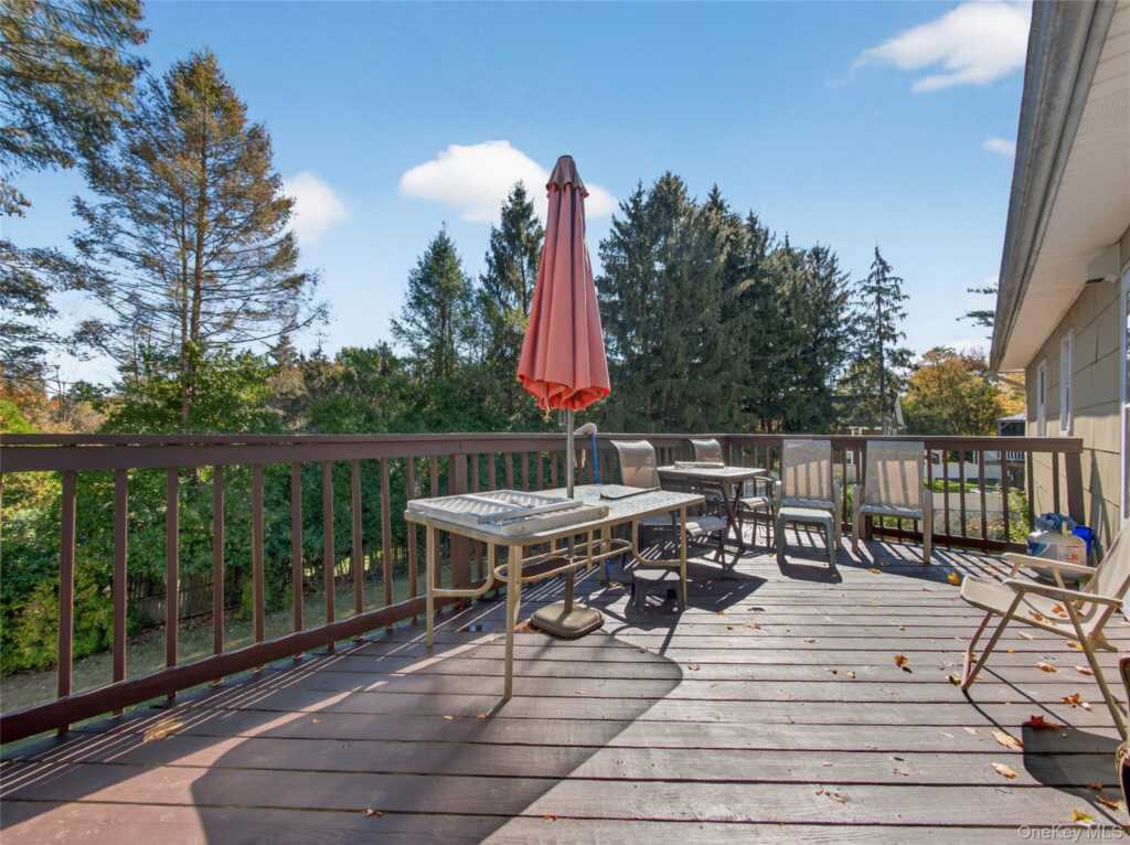 37 Carnation Drive, Nanuet, NY 10954 - Photo 32 of 38