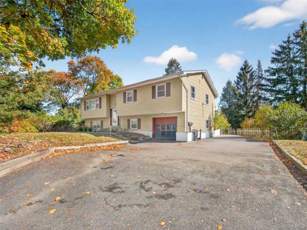 37 Carnation Drive, Nanuet, NY 10954 - Photo 4 of 38