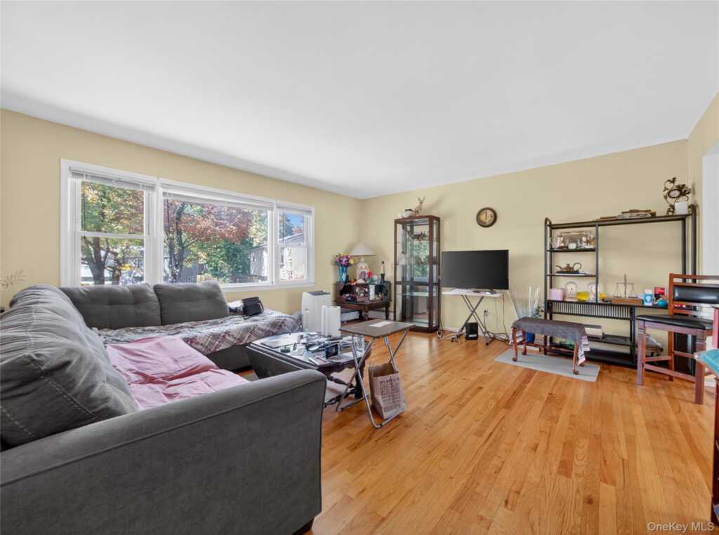 37 Carnation Drive, Nanuet, NY 10954 - Photo 6 of 38