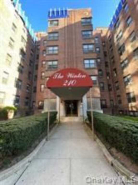 210 Martine Avenue, Unit #2M, White Plains, NY 10601