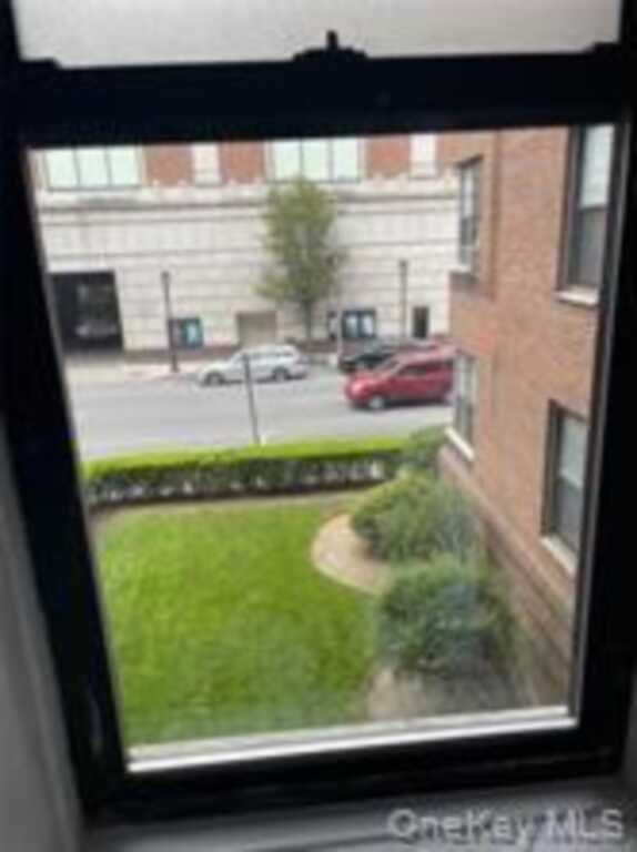 210 Martine Avenue, Unit #2M, White Plains, NY 10601 - Photo 9 of 10