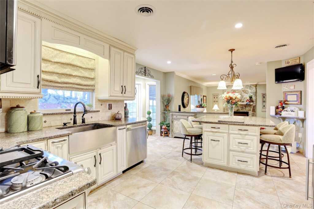 3 Mohawk Court, Stony Point, NY 10980 - Photo 7 of 35