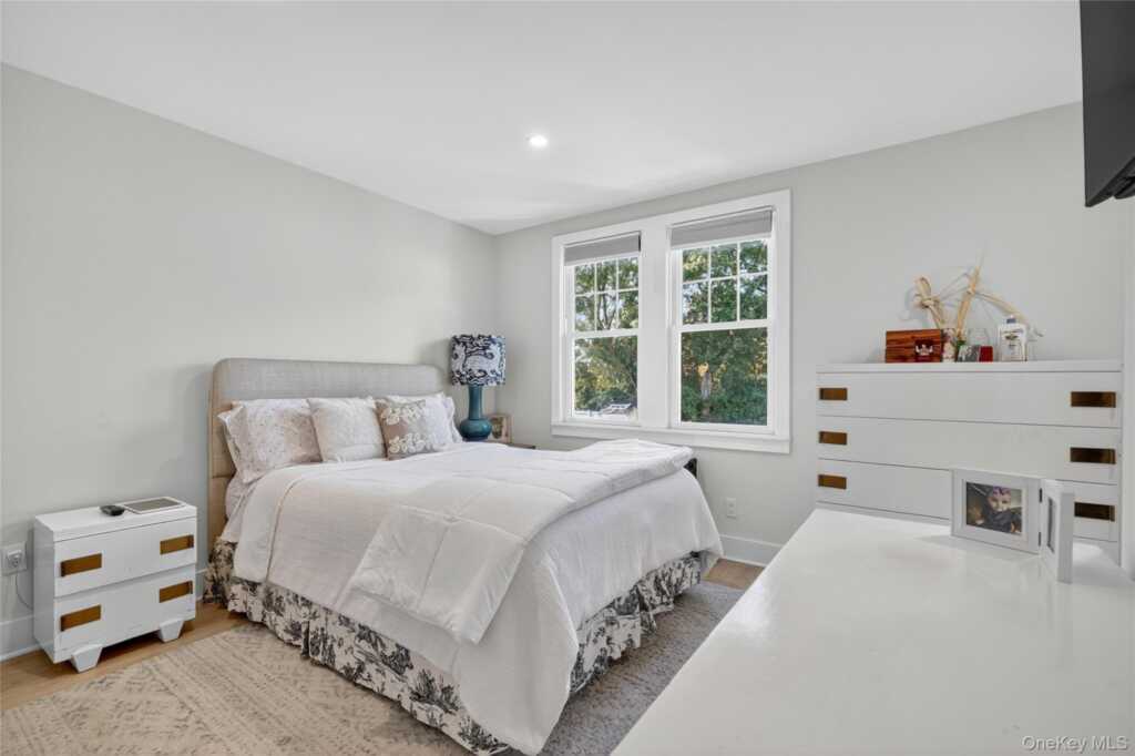 44 Madeleine Avenue, New Rochelle, NY 10801 - Photo 13 of 38