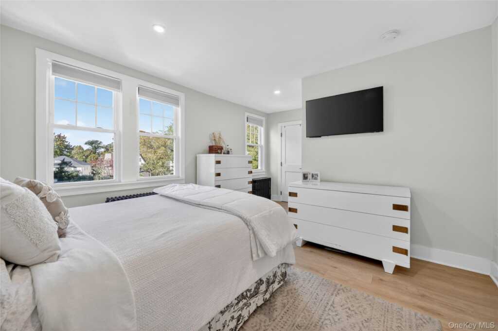 44 Madeleine Avenue, New Rochelle, NY 10801 - Photo 14 of 38