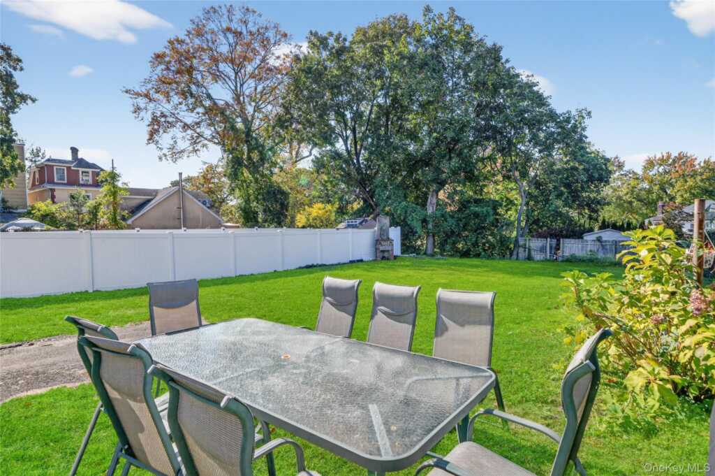 44 Madeleine Avenue, New Rochelle, NY 10801 - Photo 29 of 38