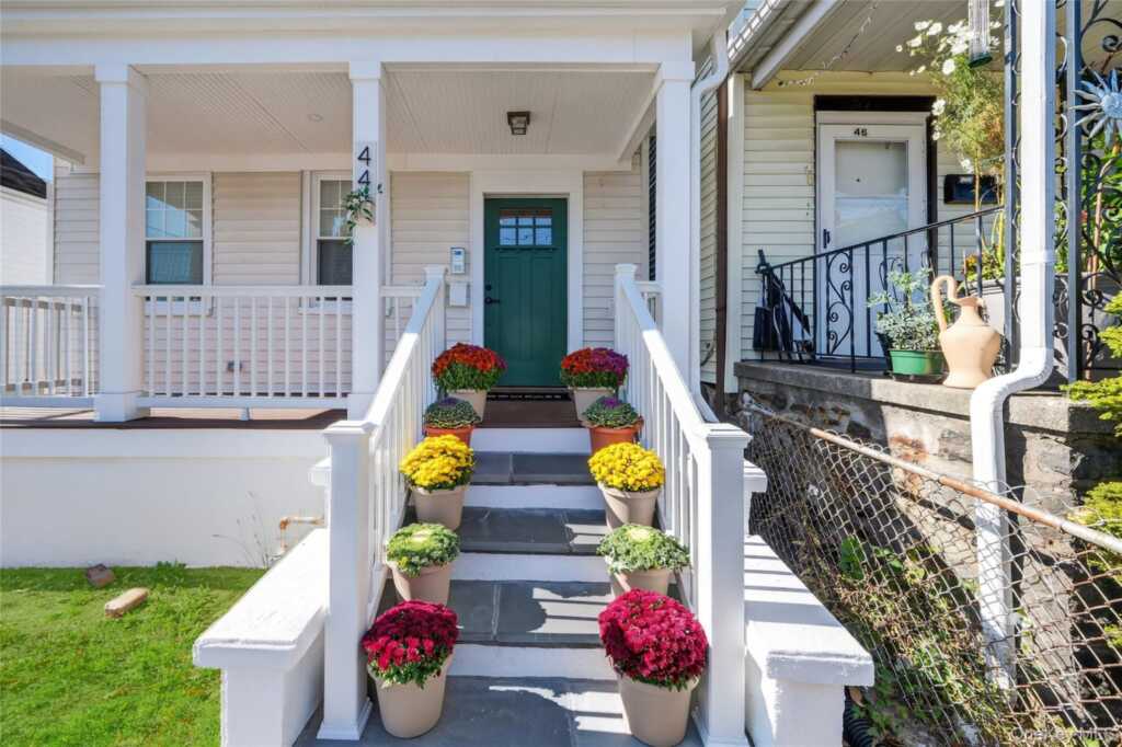 44 Madeleine Avenue, New Rochelle, NY 10801 - Photo 3 of 38