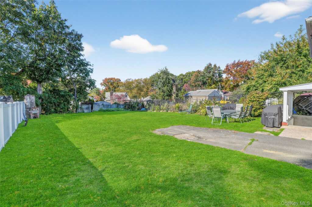 44 Madeleine Avenue, New Rochelle, NY 10801 - Photo 30 of 38