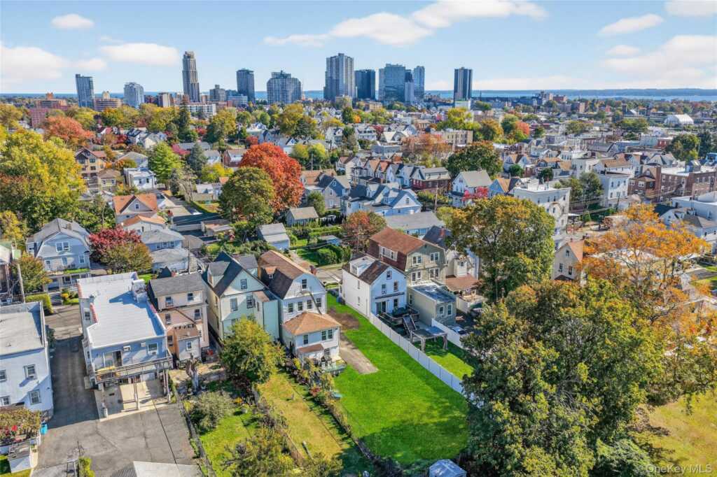 44 Madeleine Avenue, New Rochelle, NY 10801 - Photo 33 of 38