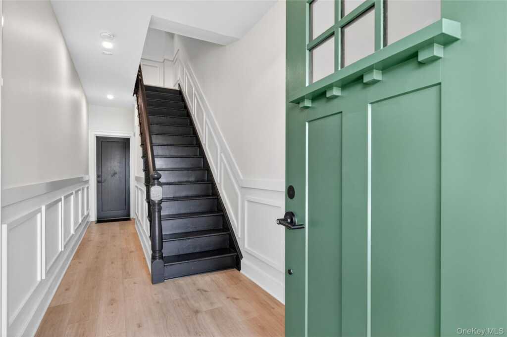 44 Madeleine Avenue, New Rochelle, NY 10801 - Photo 4 of 38