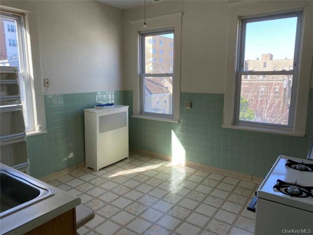 194 Webster Avenue, New Rochelle, NY 10801 - Photo 3 of 21