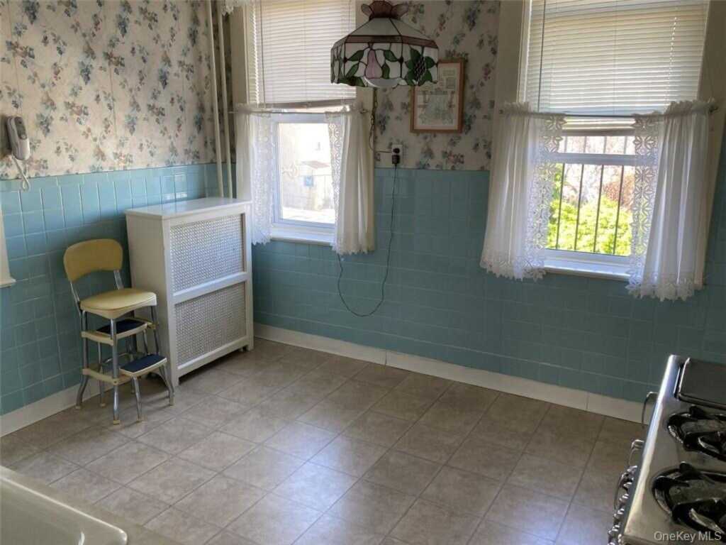 194 Webster Avenue, New Rochelle, NY 10801 - Photo 6 of 21