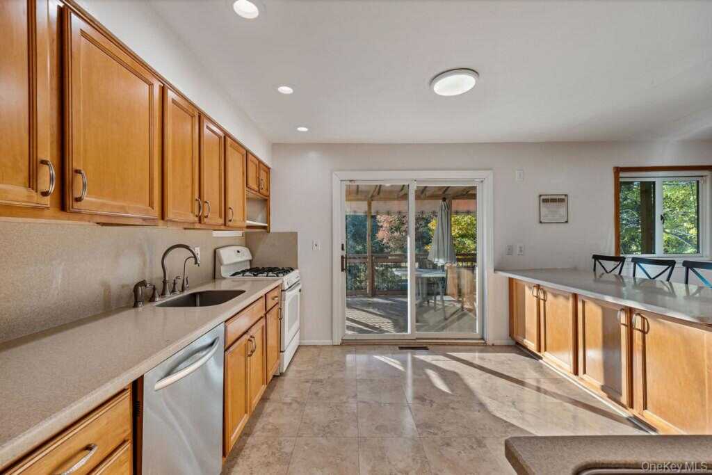 1 Burda Place, New City, NY 10956 - Photo 7 of 28