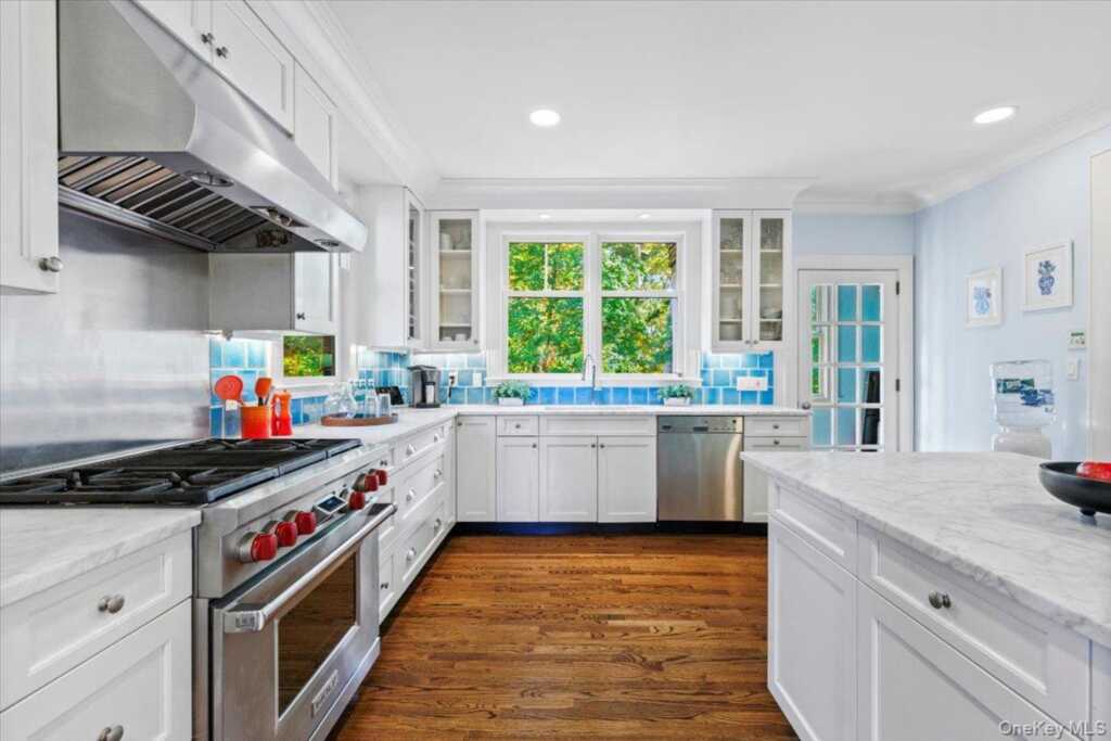 1017 The Parkway, Rye, NY 10543 - Photo 13 of 41