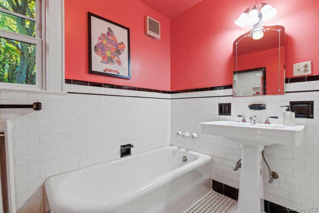 1017 The Parkway, Rye, NY 10543 - Photo 22 of 41