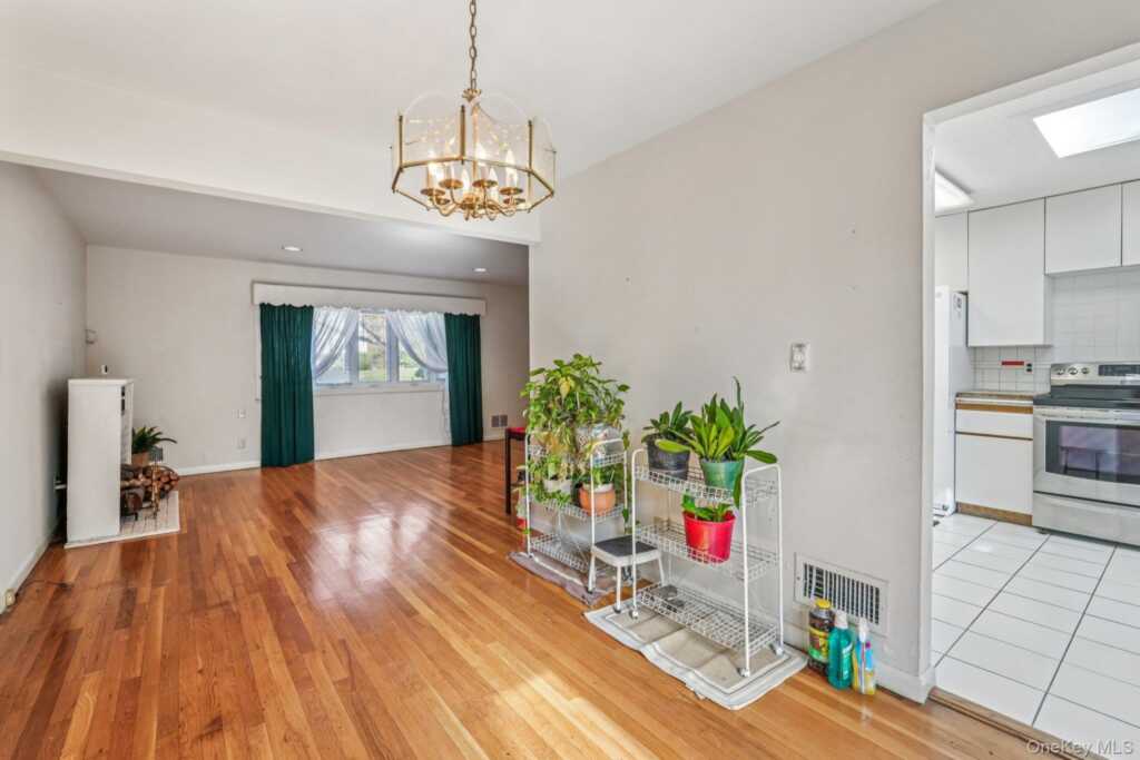 71 Dora Lane, New Rochelle, NY 10804 - Photo 10 of 41