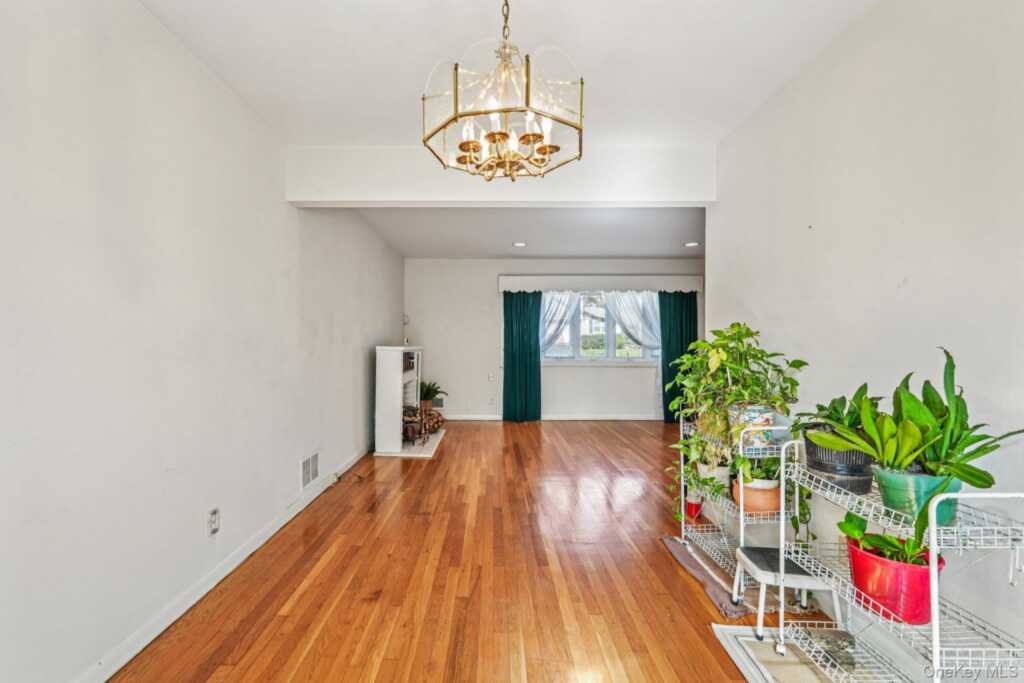 71 Dora Lane, New Rochelle, NY 10804 - Photo 11 of 41