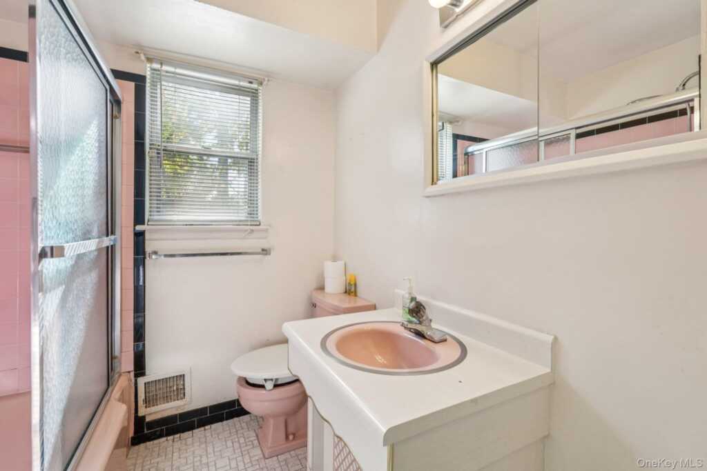 71 Dora Lane, New Rochelle, NY 10804 - Photo 12 of 41