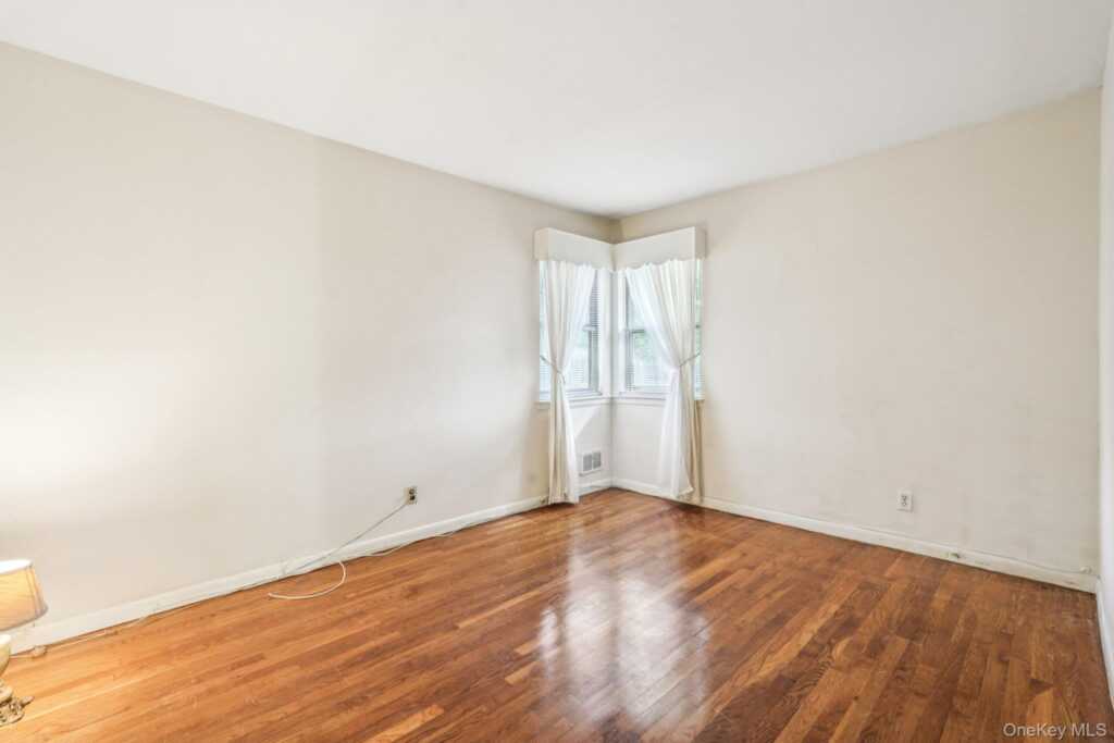 71 Dora Lane, New Rochelle, NY 10804 - Photo 13 of 41