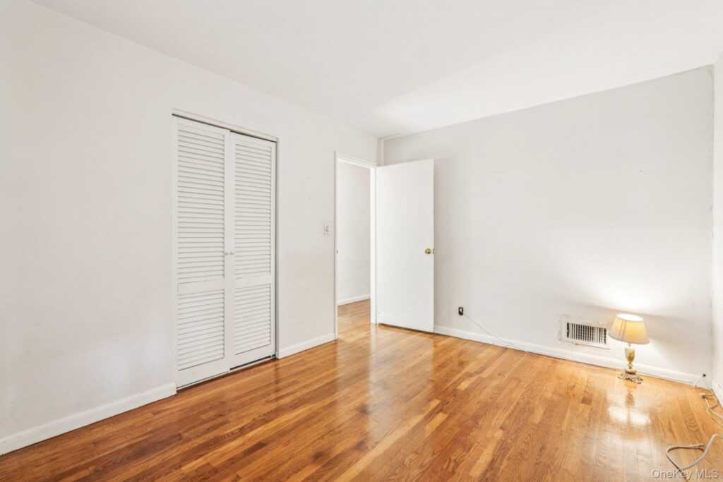 71 Dora Lane, New Rochelle, NY 10804 - Photo 14 of 41