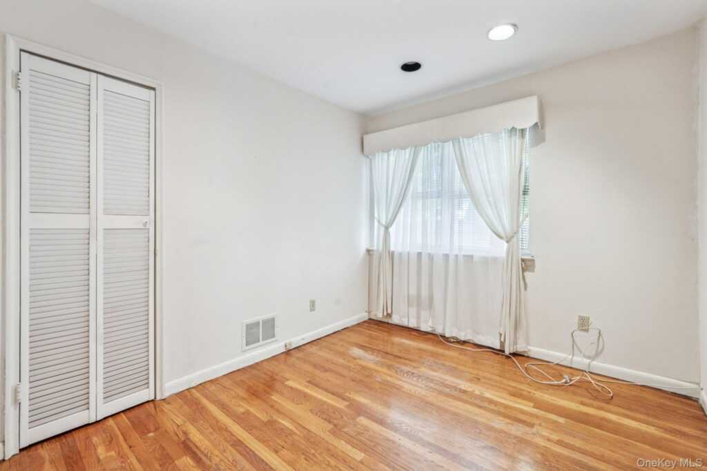 71 Dora Lane, New Rochelle, NY 10804 - Photo 15 of 41