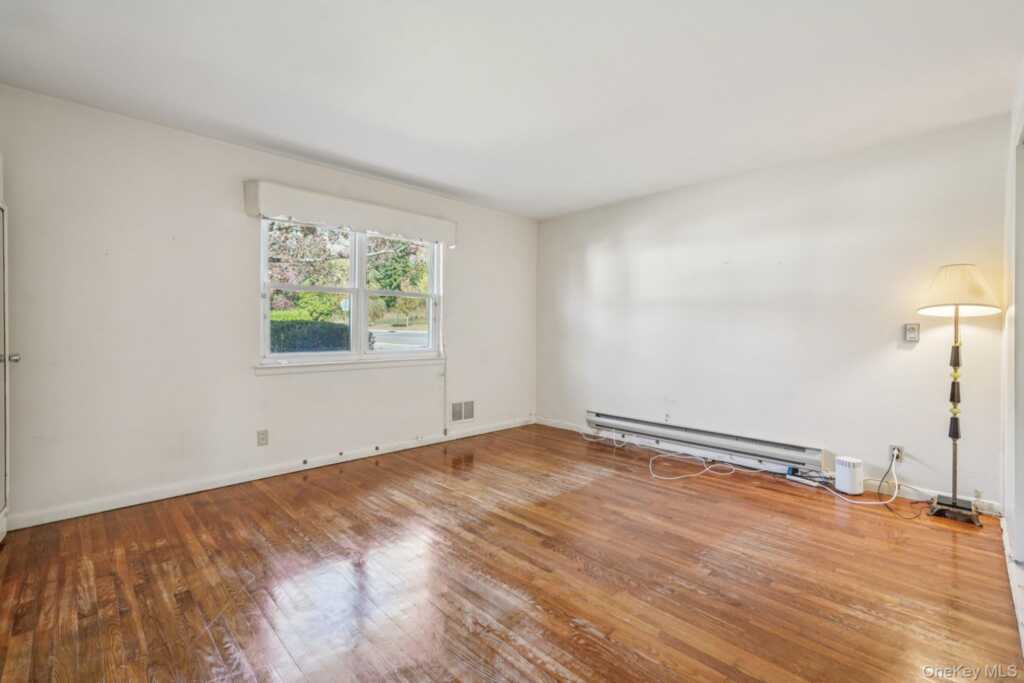 71 Dora Lane, New Rochelle, NY 10804 - Photo 17 of 41