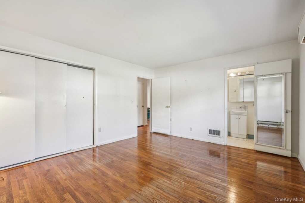 71 Dora Lane, New Rochelle, NY 10804 - Photo 18 of 41