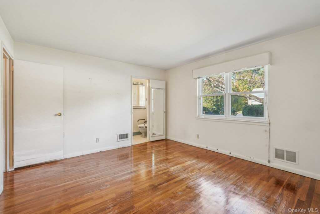 71 Dora Lane, New Rochelle, NY 10804 - Photo 19 of 41