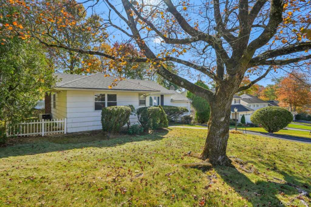 71 Dora Lane, New Rochelle, NY 10804 - Photo 2 of 41